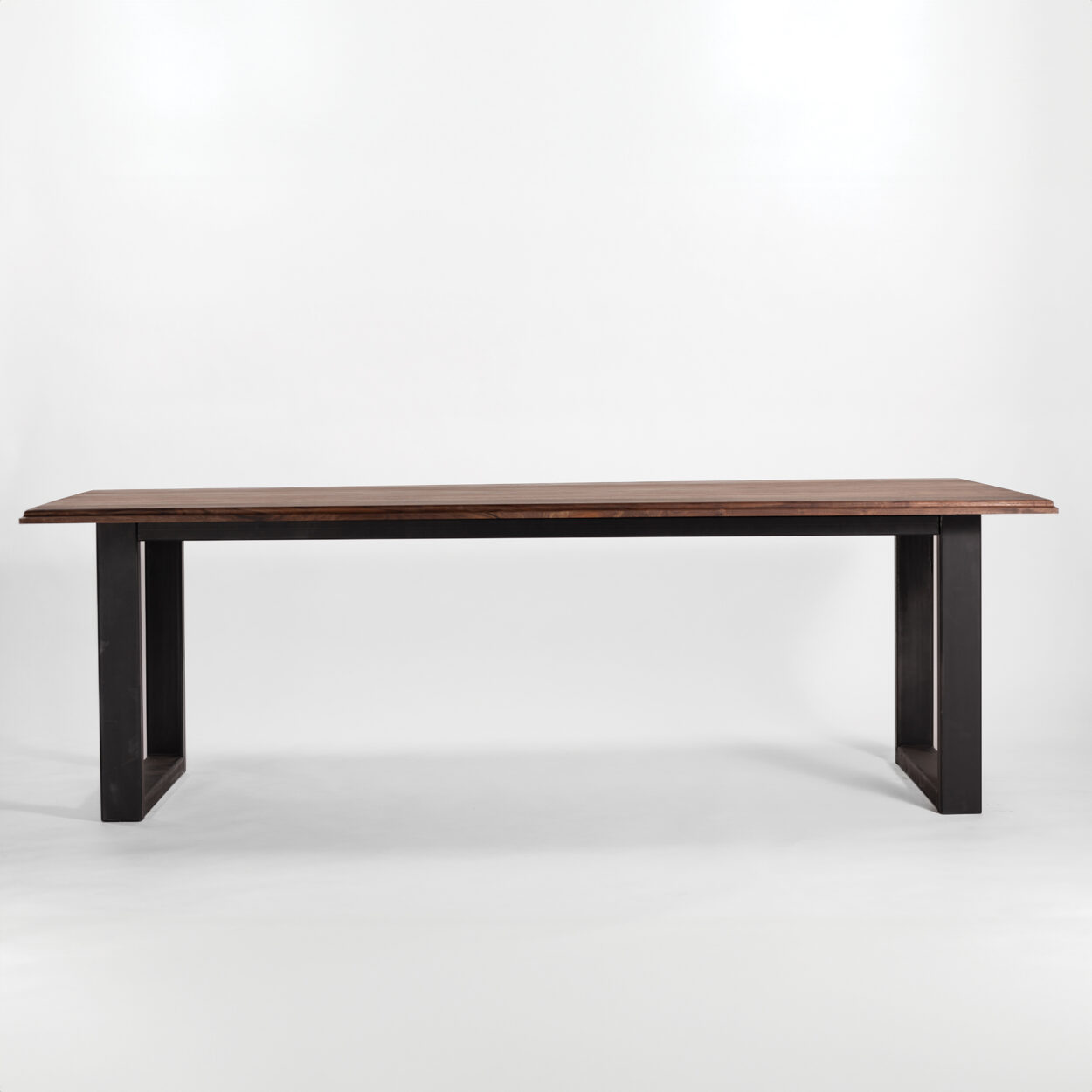 Washington Walnut Table Clean Fancy FEATURE Washington Walnut Table Clean Fancy FEATURE